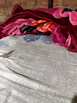 Snapshot of POOJACOUPLE chatting on 12.21.25 POOJACOUPLE online show from 12.21.25