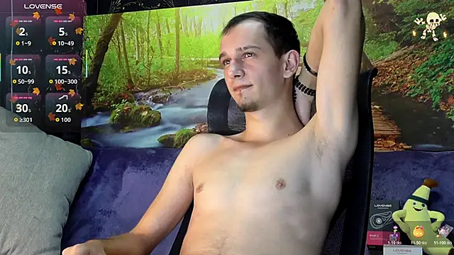 Snapshot of AxelMassimo chatting on 11.05.25 AxelMassimo online show from 11.05.25