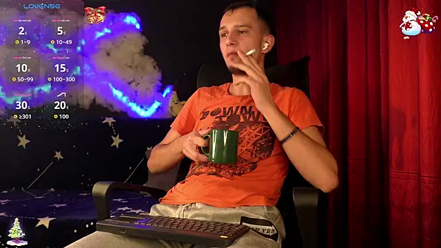 Snapshot of AxelMassimo chatting on 12.01.25 AxelMassimo online show from 12.01.25