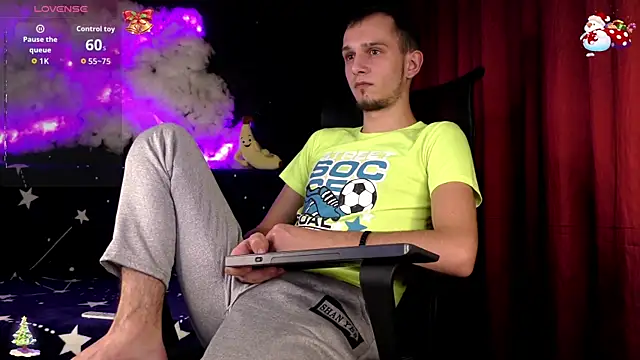 Snapshot of AxelMassimo chatting on 12.14.25 AxelMassimo online show from 12.14.25