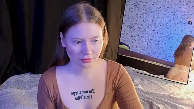 Snapshot of Lillie_Berry chatting on 10.10.25 Lillie Berry online show from 10.10.25