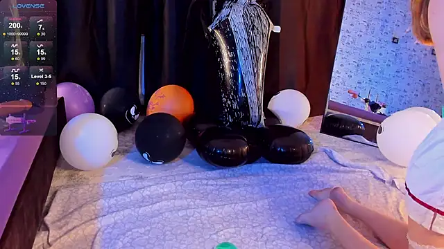 Snapshot of Lillie_Berry chatting on 10.31.25 Lillie Berry online show from 10.31.25