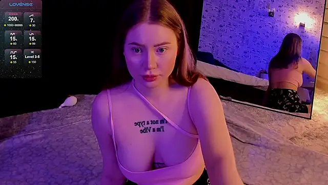 Snapshot of Lillie_Berry chatting on 11.07.25 Lillie Berry online show from 11.07.25