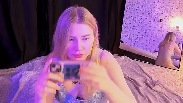 Snapshot of Lillie_Berry chatting on 11.15.25 Lillie Berry online show from 11.15.25