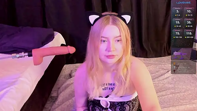 Snapshot of Lillie_Berry chatting on 11.20.25 Lillie Berry online show from 11.20.25