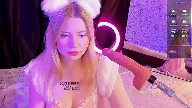 Snapshot of Lillie_Berry chatting on 11.26.25 Lillie Berry online show from 11.26.25