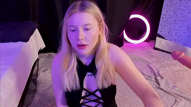 Snapshot of Lillie_Berry chatting on 12.03.25 Lillie Berry online show from 12.03.25