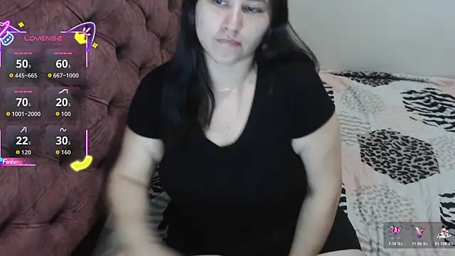 Snapshot of victoriadaniela chatting on 12.18.25 victoriadaniela online show from 12.18.25