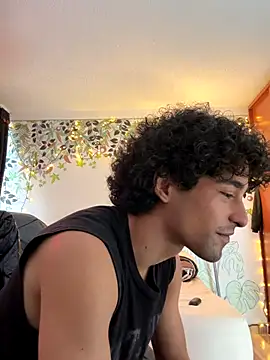 Snapshot of Oliver_11Ed chatting on 01.05.26 Oliver 11Ed online show from 01.05.26