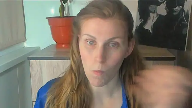 JuliaMuuun online show from 04.18.26