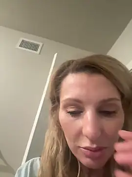 Snapshot of BaddieBossXX2 chatting on 04.01.26 BaddieBossXX2 online show from 04.01.26