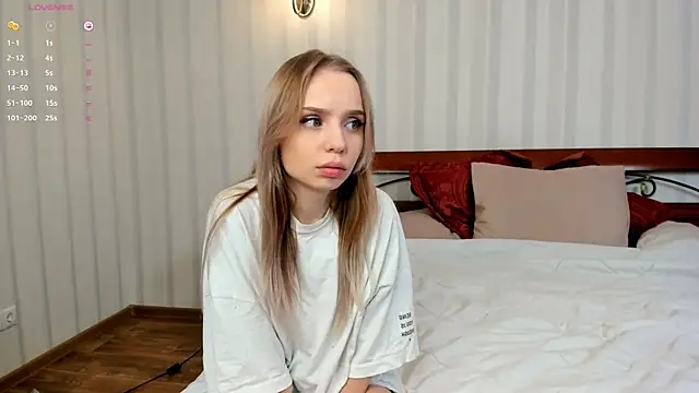 Snapshot of Little_Clare chatting on 10.24.25 Little Clare online show from 10.24.25