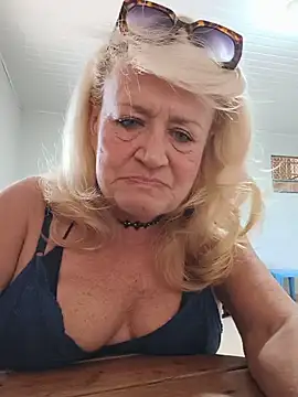 Snapshot of Belladama61 chatting on 06.19.26 Belladama61 online show from 06.19.26