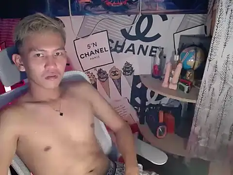 Snapshot of RalfAsian25 chatting on 04.09.26 RalfAsian25 online show from 04.09.26