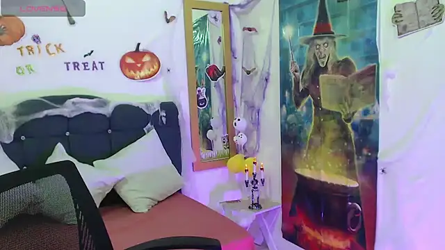 SamantaSweett  online show from 10.18.25