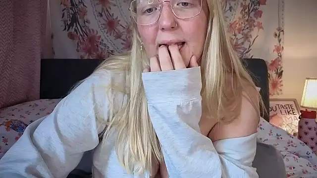 Snapshot of Daisyxoxo_ chatting on 09.16.25 Daisyxoxo online show from 09.16.25