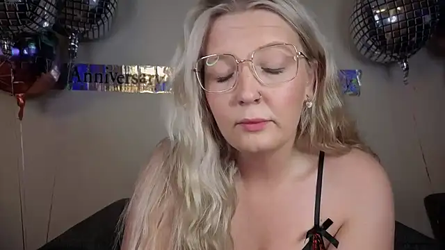 Snapshot of Daisyxoxo_ chatting on 09.20.25 Daisyxoxo online show from 09.20.25