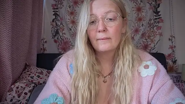 Snapshot of Daisyxoxo_ chatting on 09.26.25 Daisyxoxo online show from 09.26.25