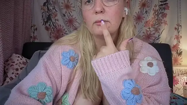 Snapshot of Daisyxoxo_ chatting on 10.03.25 Daisyxoxo online show from 10.03.25