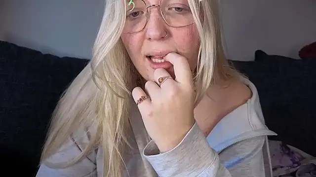 Snapshot of Daisyxoxo_ chatting on 11.02.25 Daisyxoxo online show from 11.02.25