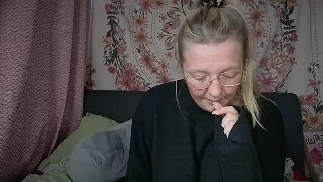 Snapshot of Daisyxoxo_ chatting on 12.05.25 Daisyxoxo online show from 12.05.25