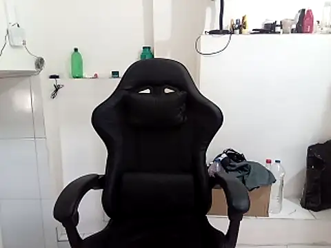 Snapshot of moreno25centimetro chatting on 11.12.25 moreno25centimetro online show from 11.12.25