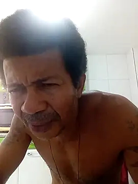 Snapshot of moreno25centimetro chatting on 12.19.25 moreno25centimetro online show from 12.19.25