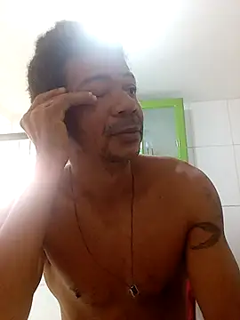 Snapshot of moreno25centimetro chatting on 12.20.25 moreno25centimetro online show from 12.20.25