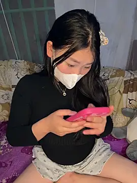 Snapshot of Samcutes chatting on 12.17.25 Samcutes online show from 12.17.25