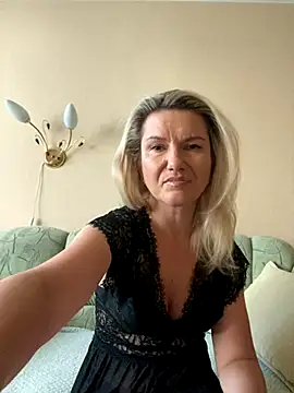 AliceSwan4011 online show from 09.19.25