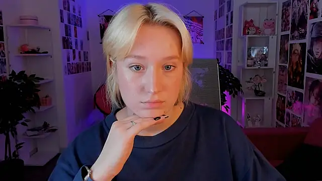 Snapshot of CinBellamy chatting on 10.06.25 CinBellamy online show from 10.06.25