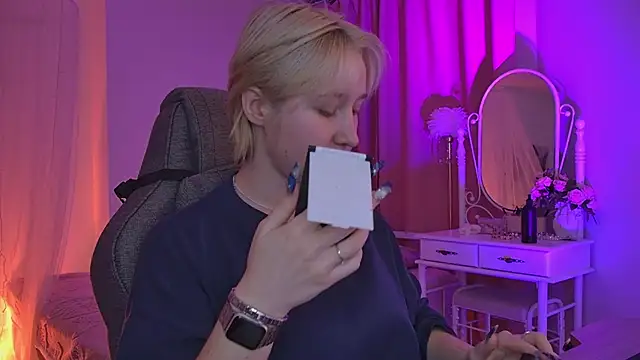 Snapshot of CinBellamy chatting on 12.03.25 CinBellamy online show from 12.03.25