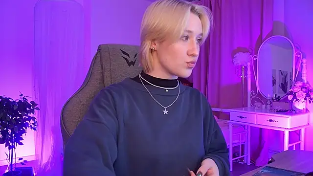 Snapshot of CinBellamy chatting on 01.07.26 CinBellamy online show from 01.07.26