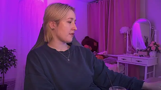 Snapshot of CinBellamy chatting on 01.11.26 CinBellamy online show from 01.11.26