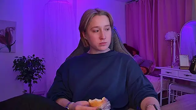 Snapshot of CinBellamy chatting on 01.18.26 CinBellamy online show from 01.18.26