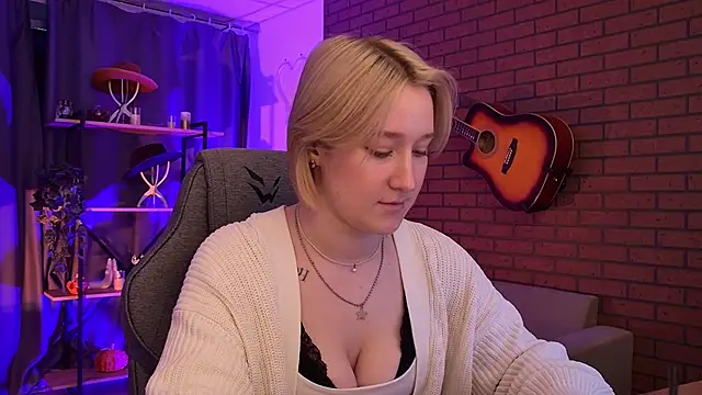 Snapshot of CinBellamy chatting on 02.23.26 CinBellamy online show from 02.23.26