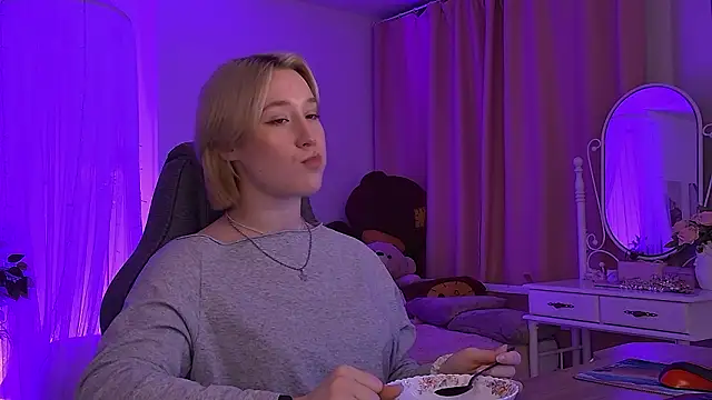 Snapshot of CinBellamy chatting on 02.25.26 CinBellamy online show from 02.25.26