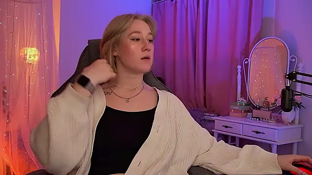 Snapshot of CinBellamy chatting on 03.11.26 CinBellamy online show from 03.11.26