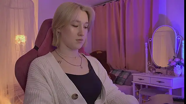 Snapshot of CinBellamy chatting on 03.31.26 CinBellamy online show from 03.31.26