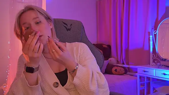 Snapshot of CinBellamy chatting on 04.09.26 CinBellamy online show from 04.09.26