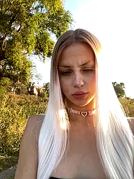 Snapshot of FavoriteKira chatting on 09.16.25 FavoriteKira online show from 09.16.25