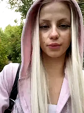 Snapshot of FavoriteKira chatting on 09.24.25 FavoriteKira online show from 09.24.25