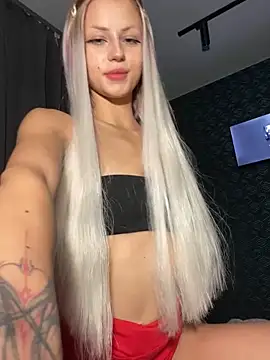 Snapshot of FavoriteKira chatting on 10.08.25 FavoriteKira online show from 10.08.25