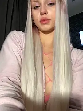 Snapshot of FavoriteKira chatting on 10.09.25 FavoriteKira online show from 10.09.25