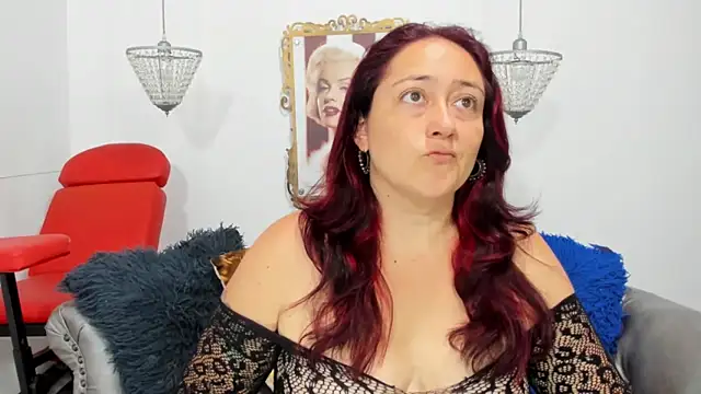 naughty milf esmeralda online show from 05.21.26