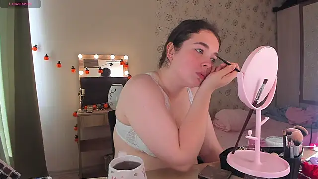 Snapshot of Alice_next_door chatting on 07.21.26 Alice next door online show from 07.21.26