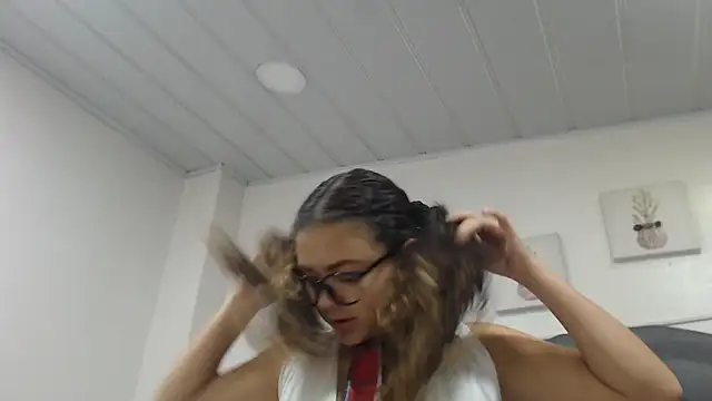 Giia Monroe online show from 10.31.25