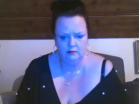 TiffanyMature online show from 04.16.26