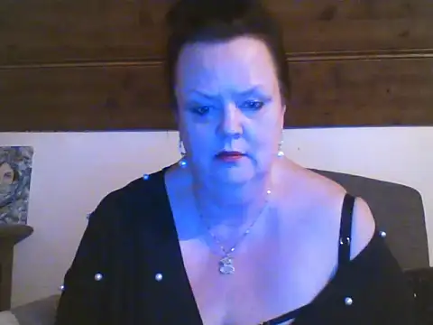TiffanyMature online show from 04.20.26