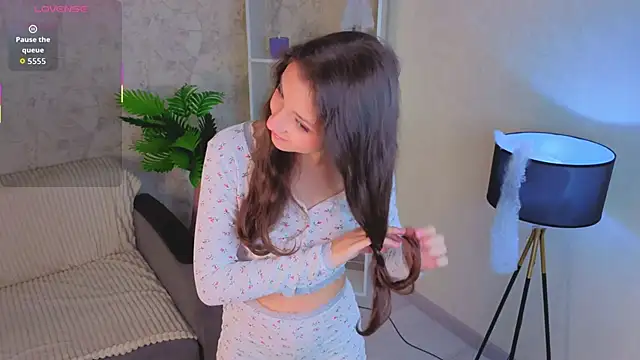 Snapshot of GiseleLamos chatting on 11.23.25 GiseleLamos online show from 11.23.25